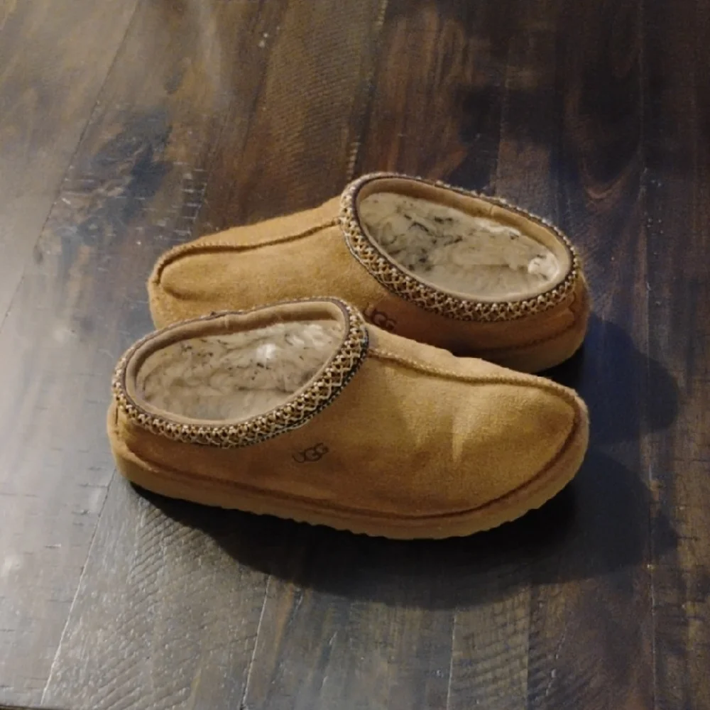 UGG Size 6 Women - Picture 1 of 6